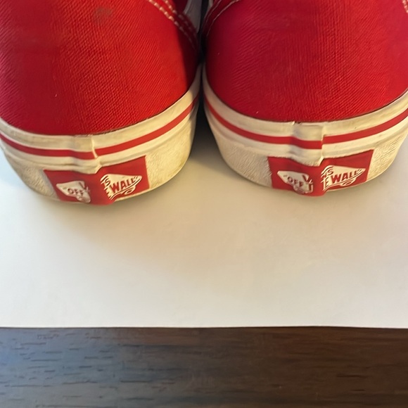 Classic Vans red with white trademark logo on the sides - Picture 5 of 7